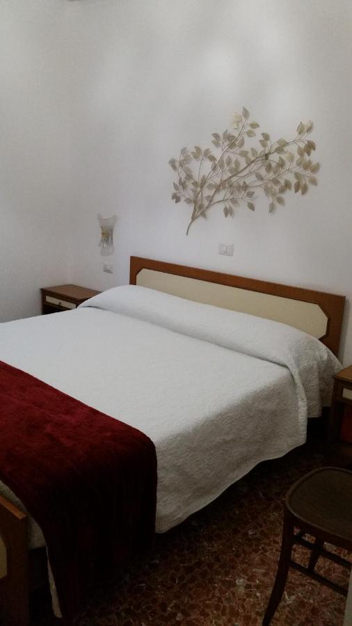 Termini Station Apartment Ai Due Cortili Presso Le Mura Aureliane Rome Exterior photo