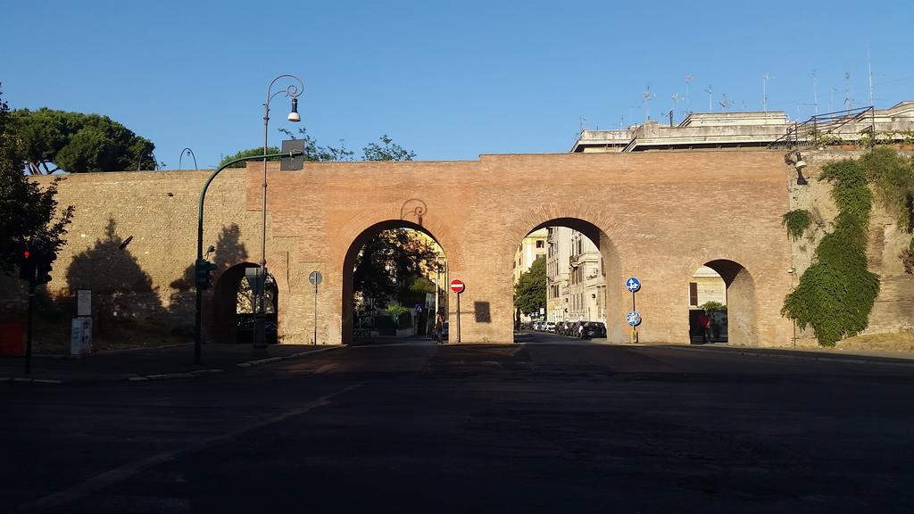 Termini Station Apartment Ai Due Cortili Presso Le Mura Aureliane Rome Exterior photo