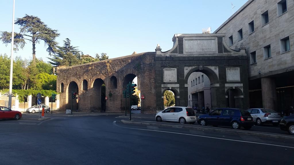 Termini Station Apartment Ai Due Cortili Presso Le Mura Aureliane Rome Exterior photo